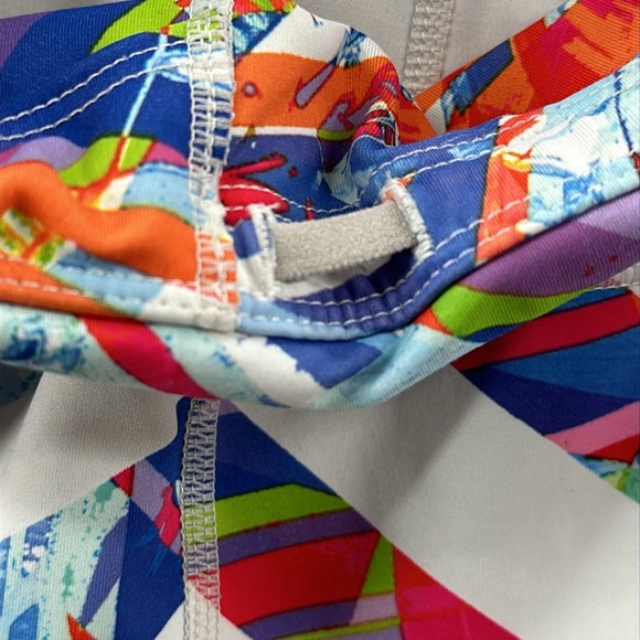 Athleta Kaleidoscope Sonar Capri Leggings White & Multi Colors Size XLT - Picture 12 of 12